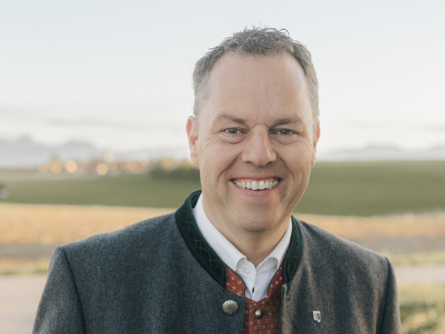 Martin Riedl1. Bürgermeister
08093/526308093/2438buergermeister@baiern.eu